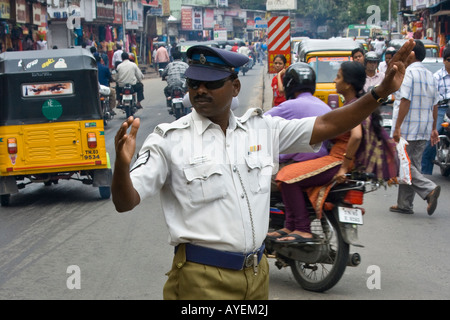 La circulation de diriger la circulation à Chennai Inde du Sud Banque D'Images