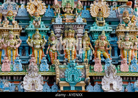 Gopuram ornée au Temple Sree Meenakshi à Madurai Inde du Sud Banque D'Images