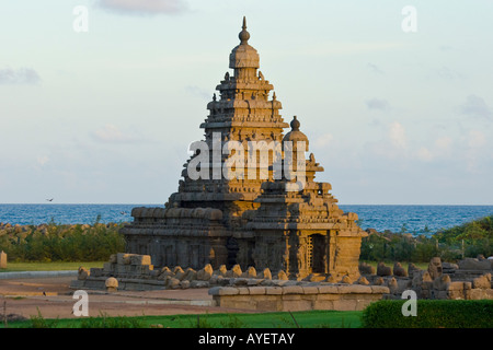 Coucher du soleil sur la rive sud de l'Inde à Mamallapuram Temple Banque D'Images