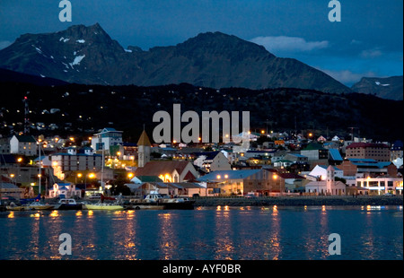 Le port et la ville à Ushuaia sur l'île de la Terre de Feu argentine Banque D'Images