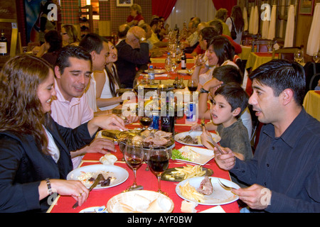 Personnes dîner dans un restaurant à Ushuaia sur l'île de la Terre de Feu argentine Banque D'Images