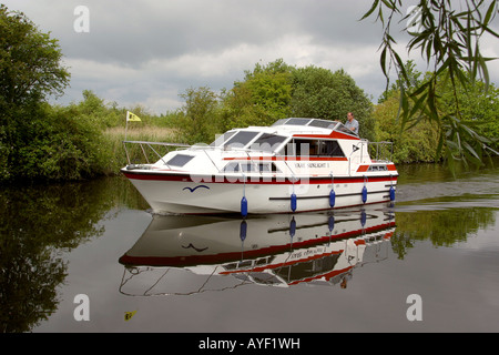 UK Norfolk Broads Ludham Yare Soleil location de bateaux sur la rivière Ant Banque D'Images