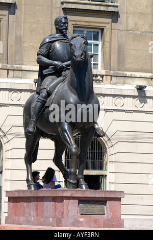 Statue de Pedro de Valdivia dans la Plaza de Armas à Santiago du Chili Banque D'Images