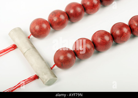 Bijoux argent corail pierre semi précieuse en bois moderne contemporain Collier bijoux orfèvrerie granit métal précieux Banque D'Images