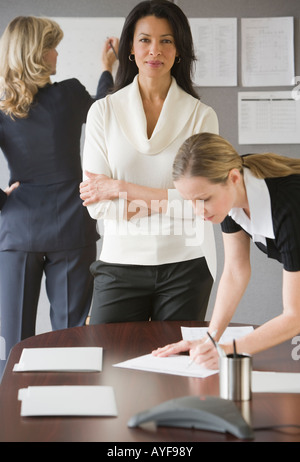 Multi-ethnic Businesswomen in office Banque D'Images