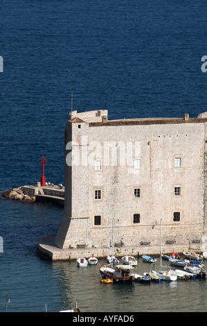 La forteresse de Saint-Jean ou Mulo Tower sur la côte sud-est de la vieille ville de Dubrovnik. Banque D'Images