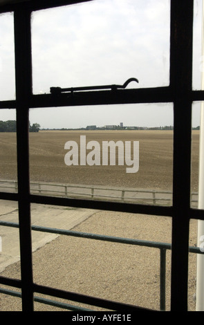 Vue de la tour de contrôle de RAF Twinwood. La base à partir de laquelle Glenn Miller a volé sur son dernier voyage, le 15 décembre 1944 Banque D'Images