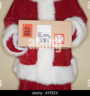 Santa Claus holding colis Banque D'Images