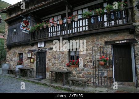 Barcena Mayor village de la Cordillera Cantabrica, Espagne Banque D'Images