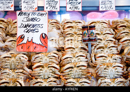 L'État de Washington Seattle USA Fish stall Pike Place Market Le crabe dormeur crevettes crustacés Banque D'Images