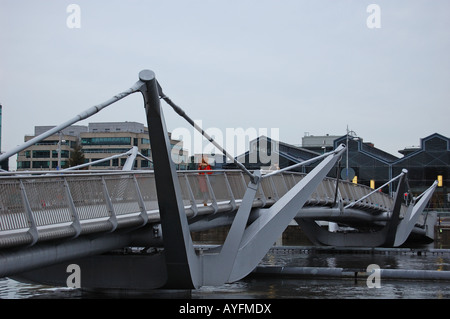 Sean Casey O Pont sur la rivière Liffey près du centre de Dublin Irlande Banque D'Images