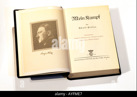 Première page de l'édition 1939 de Mein Kampf d'Adolf Hitler Banque D'Images