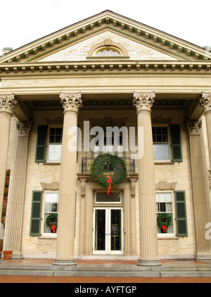 Façade de l'hôtel particulier néo-colonial avec des décorations de Noël, Musée International de la photographie et du cinéma George Eastman House R Banque D'Images