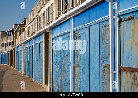 Cabines de plage déserte à Boscombe Banque D'Images