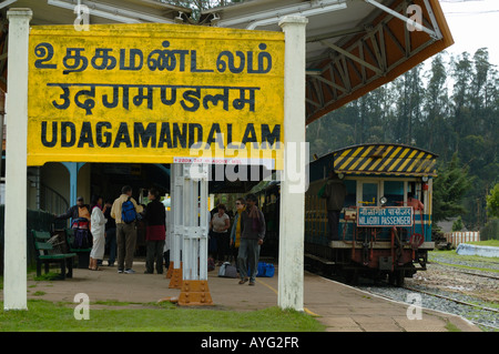 Le Nilgiri Mountain Railway à Udhagamandalam (Ooty) gare. L'Inde, le Tamil Nadu, Ooty. Banque D'Images