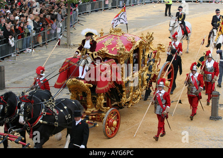 Le maire de Londres, John Stuttard quitte la cathédrale St Paul dans son chariot d'or Banque D'Images