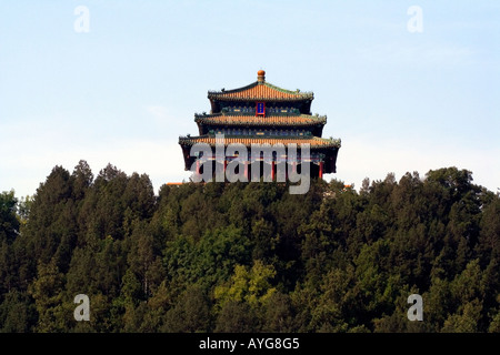 Sur la colline de la pagode dans Parc Jingshan donnant sur la Cité Interdite, Beijing Chine Banque D'Images