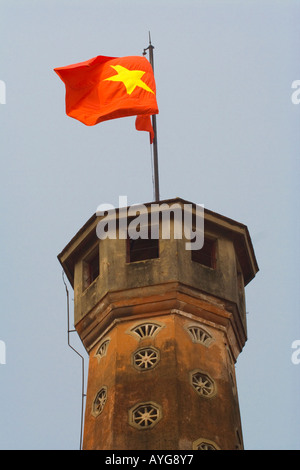 L'icône de la tour du drapeau vietnamien octogonale Musée de l'Armée de Hanoï Vietnam Banque D'Images