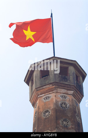 L'icône de la tour du drapeau vietnamien octogonale Musée de l'Armée de Hanoï Vietnam Banque D'Images