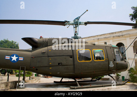 L'Armée américaine capturé IH hélicoptère UH Iroquois Musée de l'Armée de Hanoï VIetnam Banque D'Images