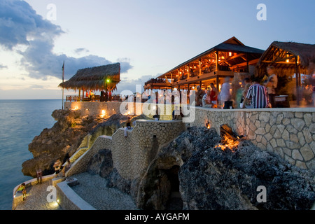 La Jamaïque Negril Ricks Cafe bar en plein air au coucher du soleil Vue Banque D'Images