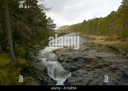 Rivière Dee et cascade de Linn de Dee Scottish Highlands Perthshire Banque D'Images