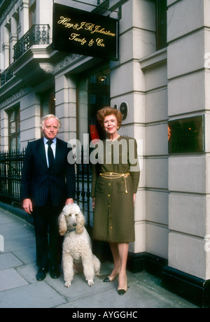 Dorothy Donaldson Hogg Hudson JB Johnstone propriétaire de Savile Row bespoke tailor shop vêtements pour hommes avec le coupe-tête Arthur Catchpole Banque D'Images