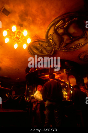 Des musiciens traditionnels Irlandais Belfast Belfast pub Banque D'Images