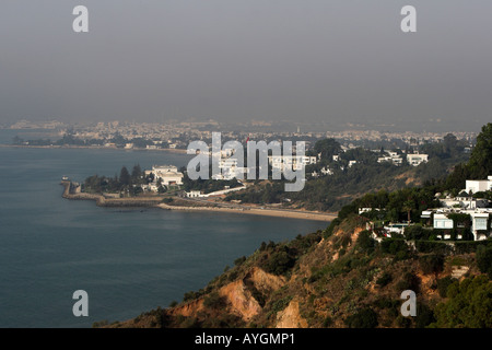 Vue sur golfe de Tunis du village de Sidi Bou Saïd Tunisie Banque D'Images