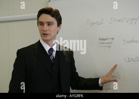 Businessman giving presentation Banque D'Images
