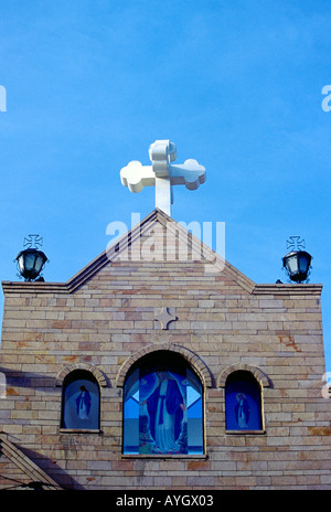 L'Église copte d'Egypte Assouan El Adra dans Abbass Faried Croix copte de rue Banque D'Images