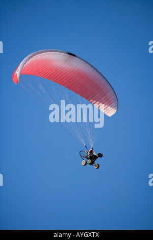 Low angle view of air en parapente Banque D'Images