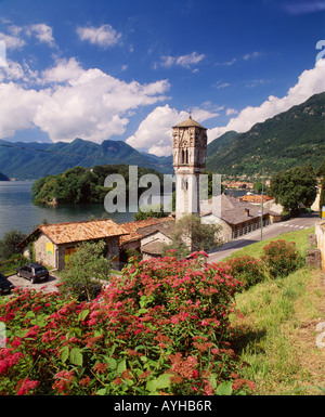 Le Clocher de Ossuccio près de Sala Comacina sur la rive du lac de Côme, Lombardie, Italie. Banque D'Images