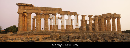 Ruines de temple grec à partir du 7ème siècle avant J.-C. à Selinunte en province de Trapani en Sicile Italie Banque D'Images