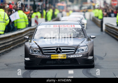 Présentation DTM dans les rues de Düsseldorf en Allemagne Paul di Resta SCO dans sa Mercedes cabriolet Banque D'Images