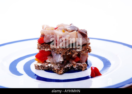 Sur Matjes produites | auf Schwarzbrot Matjes Banque D'Images