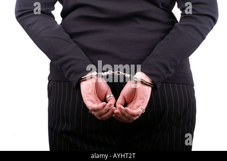 Frau von hinten dans Handschellen / Back of Woman Wearing Handcuffs Banque D'Images