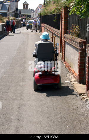 SENIOR CITIZEN SUR triporteur motorisé Banque D'Images