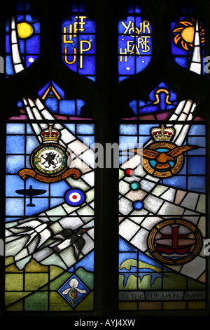 L'église paroissiale de Norfolk Blakeney RAF fenêtre memorial Banque D'Images