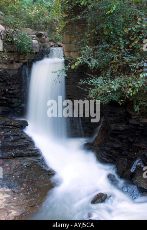 Chute d'un canal de lors d'une guerre civile Mill Damn dans Roswell GA USA Banque D'Images