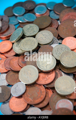 Le changement lâche étalé sur une table Banque D'Images