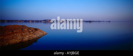 Abu Simbel Egypte Lac Nasser au coucher du soleil Banque D'Images