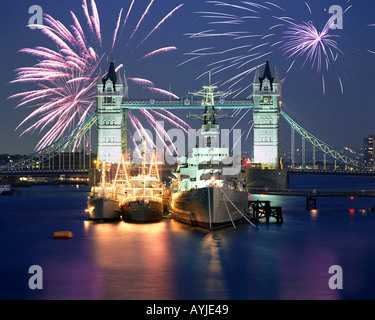 GB - Londres : Tower Bridge et HMS Belfast Banque D'Images