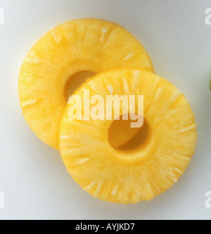 Voir ci-dessus des anneaux d'ananas en conserve Banque D'Images