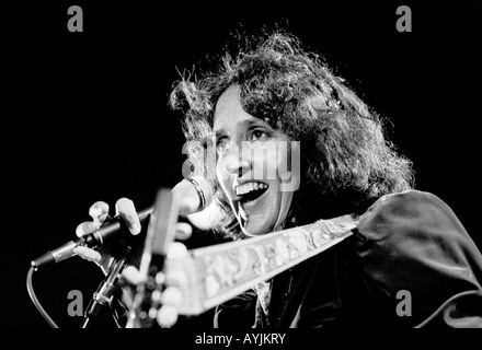 Joan Baez donne un concert gratuit à San Francisco la veille de Noël en 1978 Banque D'Images