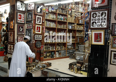 Oman Muscat Mutrah Souk Boutique de souvenirs Banque D'Images