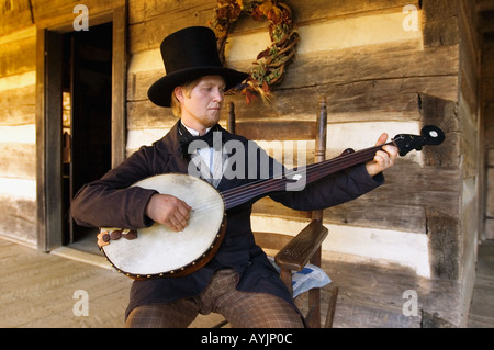 Jeune homme en robe des années 1850 à l'accueil Terre creuse entre les lacs National Recreation Area Florida Banque D'Images