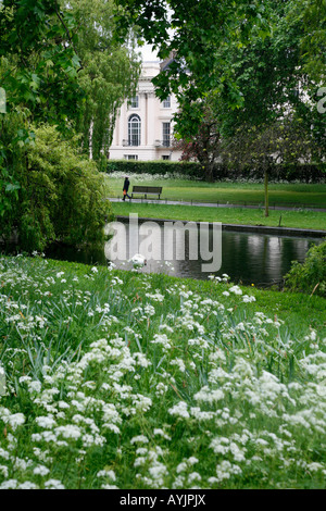 Vue sur le lac de plaisance à York exposée dans Regent's Park, Londres Banque D'Images