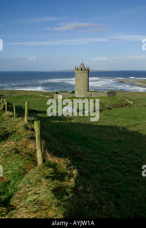 Le Château de Doonagore près de falaises de Moher, comté de Clare Irlande Banque D'Images