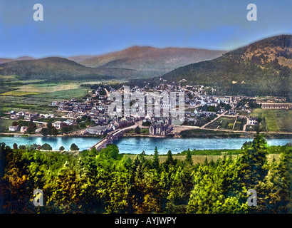 Une vue aérienne de droit de Ballater, Royal Deeside, Scotland UK, Art 1890 à 1900 Banque D'Images